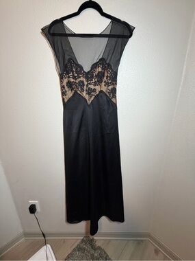 Victoria's Secret Gold Label 1990s Small Long slip gown black lace VINTAGE Y2K